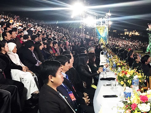 Rực rỡ đêm khai mạc Festival hoa Đà Lạt 2017 - ảnh 1