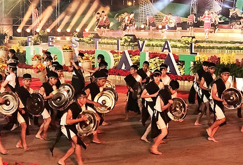 Rực rỡ đêm khai mạc Festival hoa Đà Lạt 2017 - ảnh 2