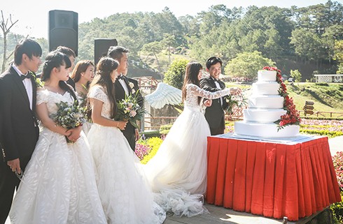 Đám cưới tập thể của 20 cặp đôi tại Thung lũng tình yêu - ảnh 3