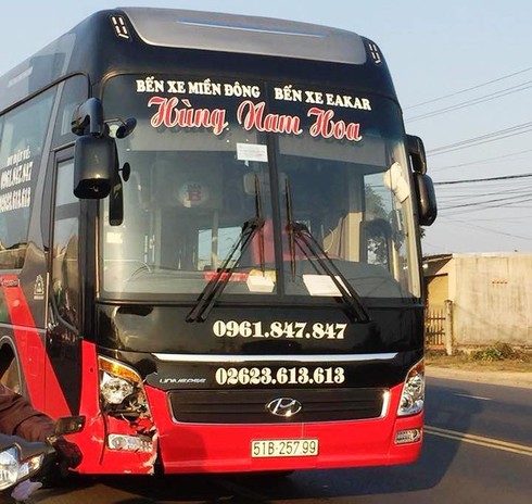 Chiếc xe khách bị hỏng phần đâu
