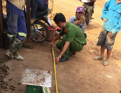 Công an đang khám nghiệm hiện trường