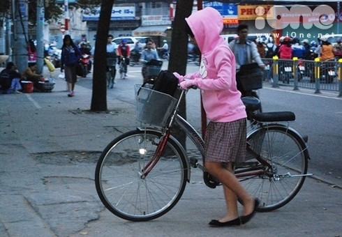 Teen Sài thành co ro đi học trong thời tiết 18 độ - ảnh 3