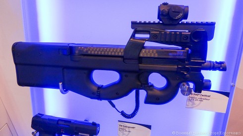 Khám phá tiểu liên FN P90 của lực lượng đặc biệt - ảnh 2