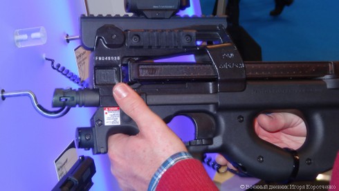 Khám phá tiểu liên FN P90 của lực lượng đặc biệt - ảnh 9