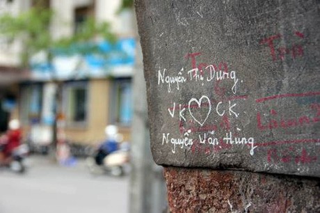 Những dấu ấn tình yêu “xấu xí” của bạn trẻ Hà thành - ảnh 2