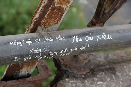 Những dấu ấn tình yêu “xấu xí” của bạn trẻ Hà thành - ảnh 3