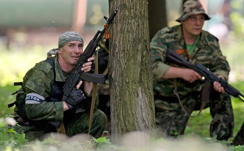Miền Đông Ukraine đẫm máu sau ngày có Tổng thống - ảnh 17