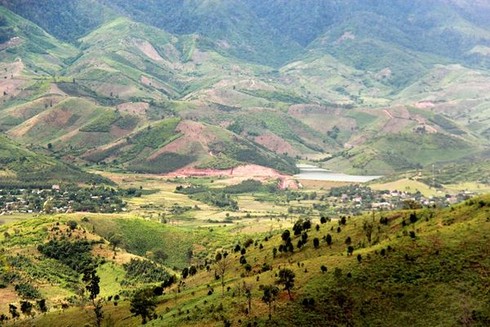 Phóng sự ảnh: Mưu sinh dưới chân núi Ngọc Linh - ảnh 1