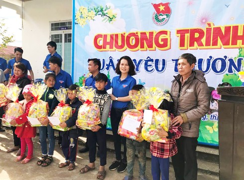 Thanh niên mang xuân 2018 đến xã nghèo trên Kon Tum - ảnh 3