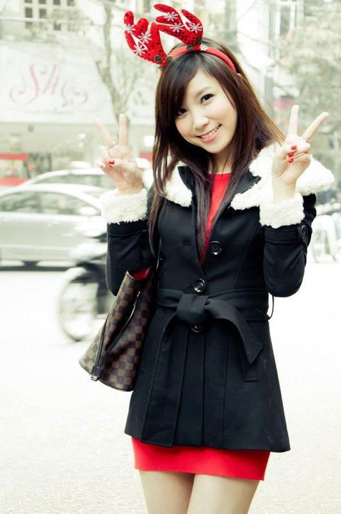 Cũng thuộc thế hệ hot girl đời đầu, Hạnh Sino cầm tinh con ngựa. Cô từng đoạt giải tài năng Miss Teen 2008.
Bài viết: http://news.zing.vn/6-hot-girl-dinh-dam-cam-tinh-con-ngua-post383258.html#category_featured.noibat
Nguồn Zing News