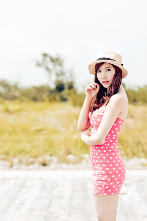 Hạnh Sino được biết đến trong vai trò là ca sĩ, diễn viên. Sau 5 năm tham gia vào làng giải trí, cô đang có những bước đi khá vững ở lĩnh vực điện ảnh.
Bài viết: http://news.zing.vn/6-hot-girl-dinh-dam-cam-tinh-con-ngua-post383258.html#category_featured.noibat
Nguồn Zing News
