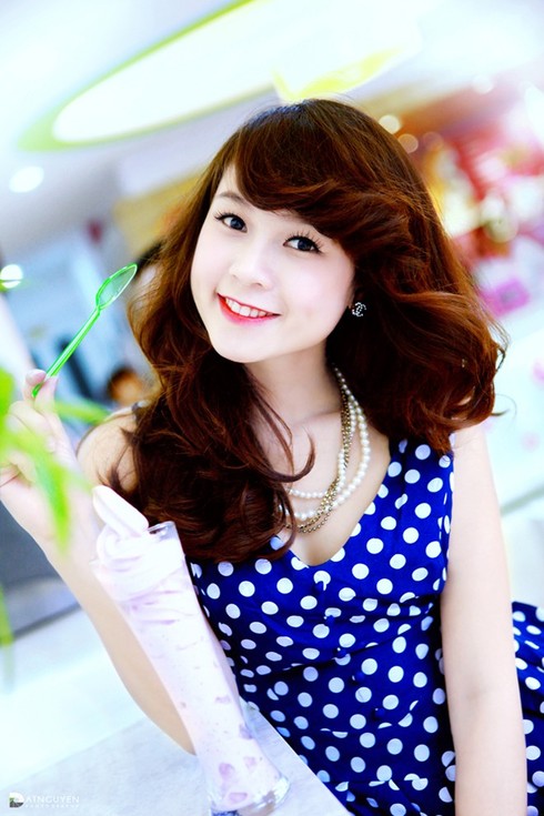 Một hot girl thế hệ đời đầu khác cũng có tuổi ngựa là Sam. Cô tên thật là Nguyễn Hà My, sinh năm 1990. Trước khi giành giải Ngôi sao thời Trang thì Sam đã là một mẫu teen nổi tiếng thường chụp hình cho các báo và tạp chí teen.
Bài viết: http://news.zing.vn/6-hot-girl-dinh-dam-cam-tinh-con-ngua-post383258.html#category_featured.noibat
Nguồn Zing News