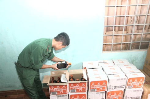 2 ngày bắt 3 vụ vận chuyển hàng lậu ở biên giới Lao Bảo - ảnh 1
