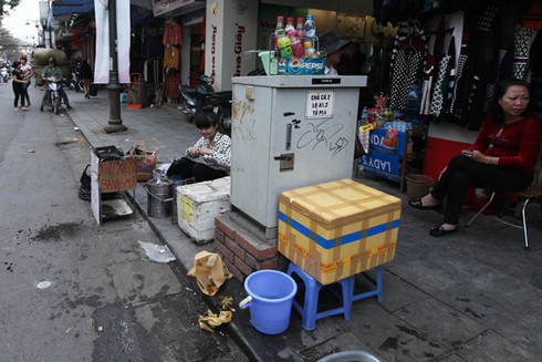 Liều mạng dùng tủ điện làm.... bếp giữa Thủ đô - ảnh 4
