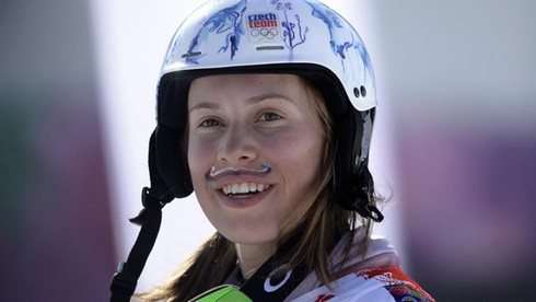 'Để râu' cầu may, nữ VĐV Czech vô địch Olympic Sochi - ảnh 2