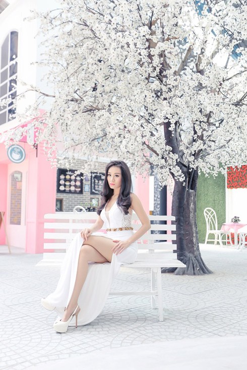 Minh Thư khoe ngực đầy, chân thon - ảnh 4