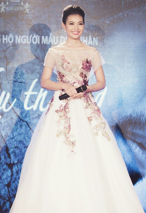Bích Khanh lộng lẫy đi sự kiện - ảnh 1