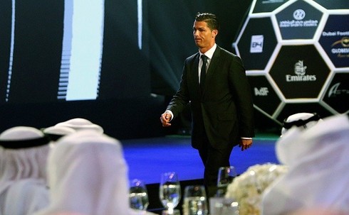 Ronaldo giành danh hiệu Cầu thủ xuất sắc nhất thế giới - ảnh 1