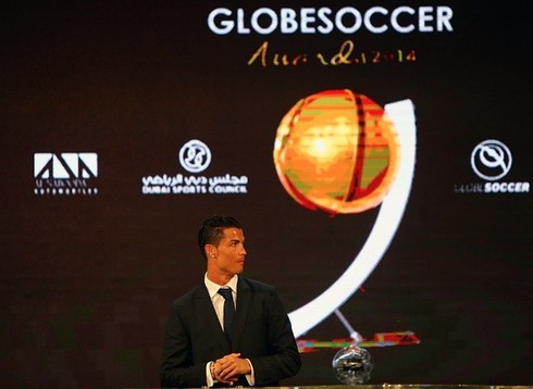 Ronaldo giành danh hiệu Cầu thủ xuất sắc nhất thế giới - ảnh 2