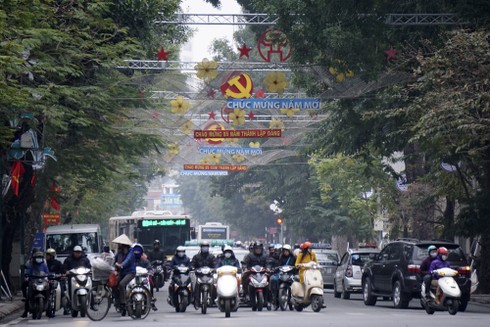Hà Nội đỏ rực cờ hoa mừng Đảng mừng Xuân - ảnh 8
