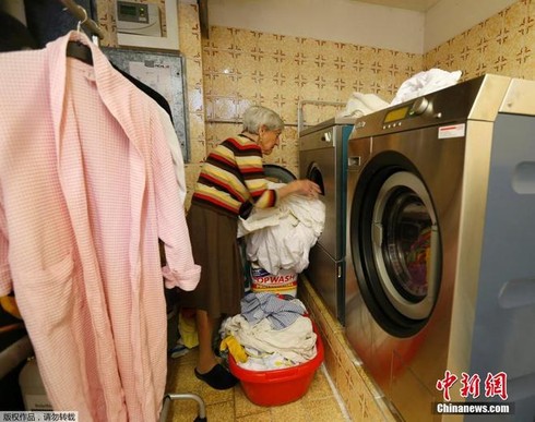 91 tuổi vẫn làm phục vụ ở nhà hàng - ảnh 6