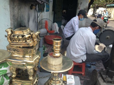 Kiếm hàng chục triệu đồng nhờ chùi lư đồng ngày Tết - ảnh 15