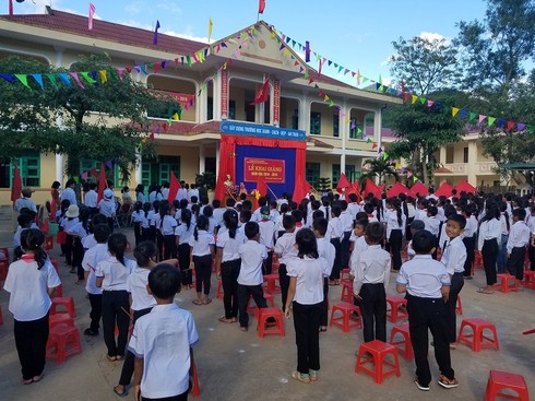 Lễ khai giảng đầy cảm xúc trên điểm trường biên giới - ảnh 1