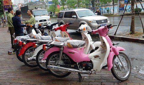 Xe máy nhái Honda Cub bị xử lý ở Hà Nội - ảnh 2