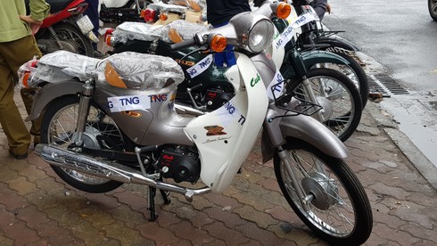 Xe máy nhái Honda Cub bị xử lý ở Hà Nội - ảnh 6