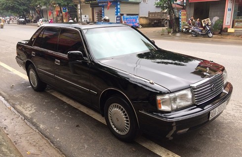 Toyota Crown đời cũ giá cao ở Hà Nội - ảnh 1