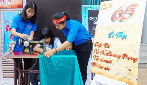 Các bạn trẻ tham gia hiến máu Chủ nhật đỏ - ảnh 2