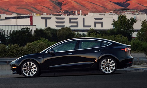 Tesla ngừng sản xuất Model 3 - ảnh 1