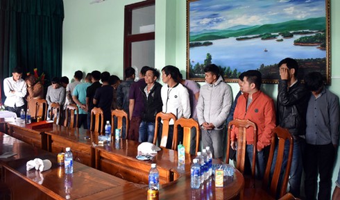 Đánh bạc trong rừng ở Quảng Nam - ảnh 1