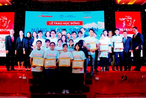 180 triệu đồng nâng bước sinh viên nghèo Đà Nẵng - ảnh 4