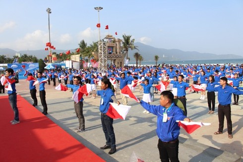 Đồng diễn Semaphore của Thành đoàn Đà Nẵng xác lập kỷ lục Việt Nam - ảnh 1