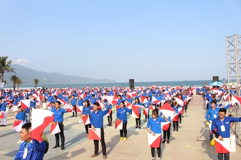 Đồng diễn Semaphore của Thành đoàn Đà Nẵng xác lập kỷ lục Việt Nam - ảnh 2