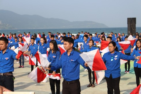 Đồng diễn Semaphore của Thành đoàn Đà Nẵng xác lập kỷ lục Việt Nam - ảnh 3