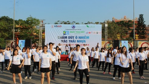 1000 TNV chung tay dọn sạch rác Sơn Trà - ảnh 1