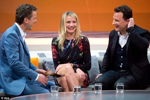 Cameron Diaz tươi rói khoe dáng nuột ở tuổi 42 - ảnh 5