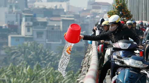 Nghịch cảnh tiễn ông Táo - ảnh 3