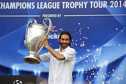 'Hỏa diệm sơn' đón danh thủ Robert Pires tại Hà Nội - ảnh 2