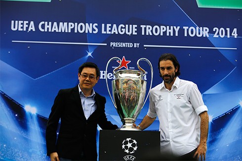 'Hỏa diệm sơn' đón danh thủ Robert Pires tại Hà Nội - ảnh 4