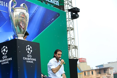 'Hỏa diệm sơn' đón danh thủ Robert Pires tại Hà Nội - ảnh 5