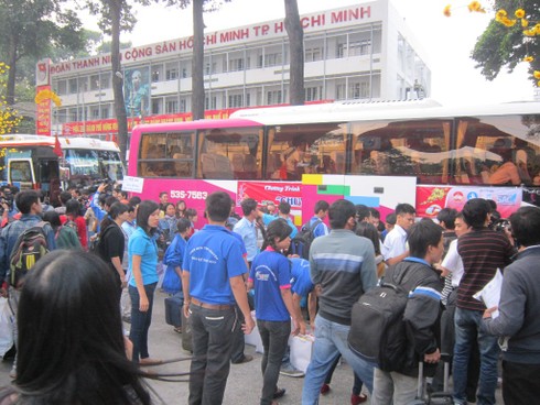 Chuyến xe mùa xuân cho sinh viên về quê ăn tết - ảnh 15
