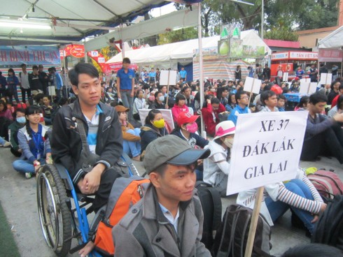 Chuyến xe mùa xuân cho sinh viên về quê ăn tết - ảnh 9