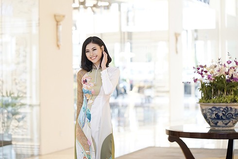 Người đẹp Biển Đào Hà 'đọ sắc' Á hoàng Trang sức Hà Lade tại sự kiện - ảnh 2
