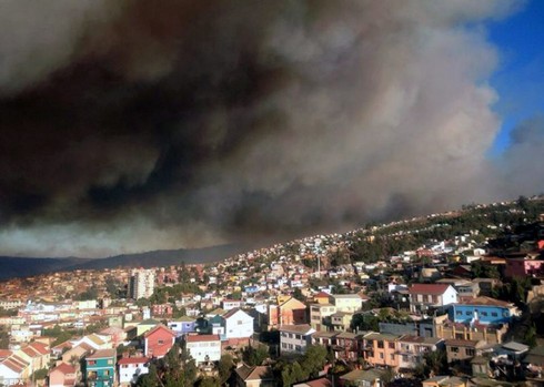 Hiện trường vụ cháy khủng khiếp ở Chile - ảnh 12