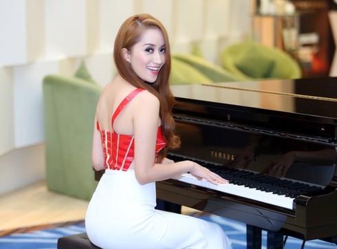 Khánh Thi mặc váy xẻ táo bạo khoe da trắng muốt - ảnh 7