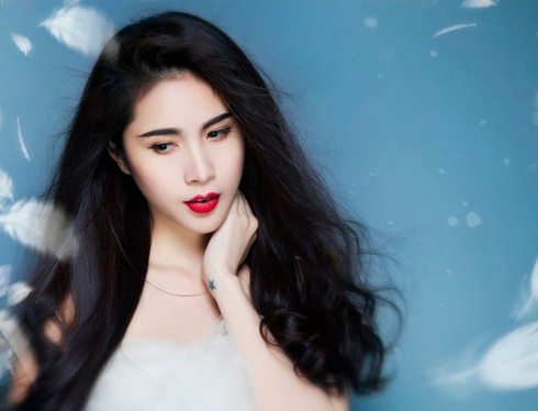 Thủy Tiên môi đỏ quyễn rũ hút hồn trong album mới. - ảnh 2