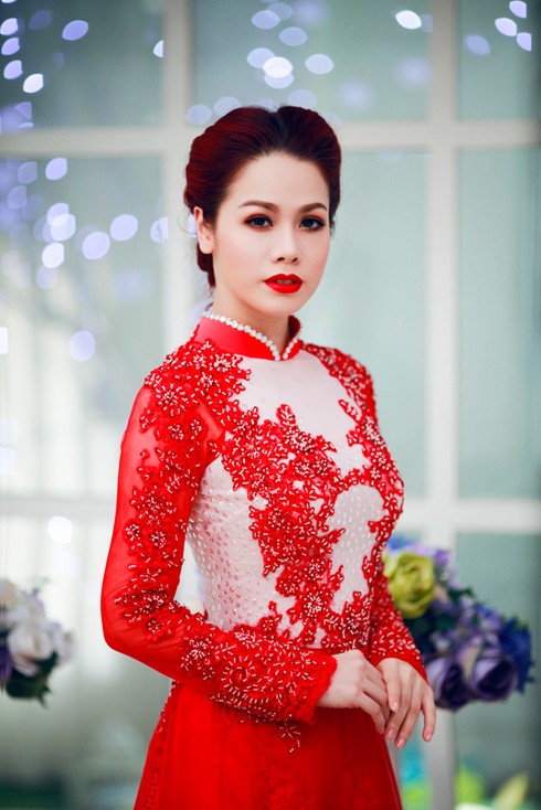 Nhật Kim Anh quyến rũ với áo dài ren đỏ rực - ảnh 10